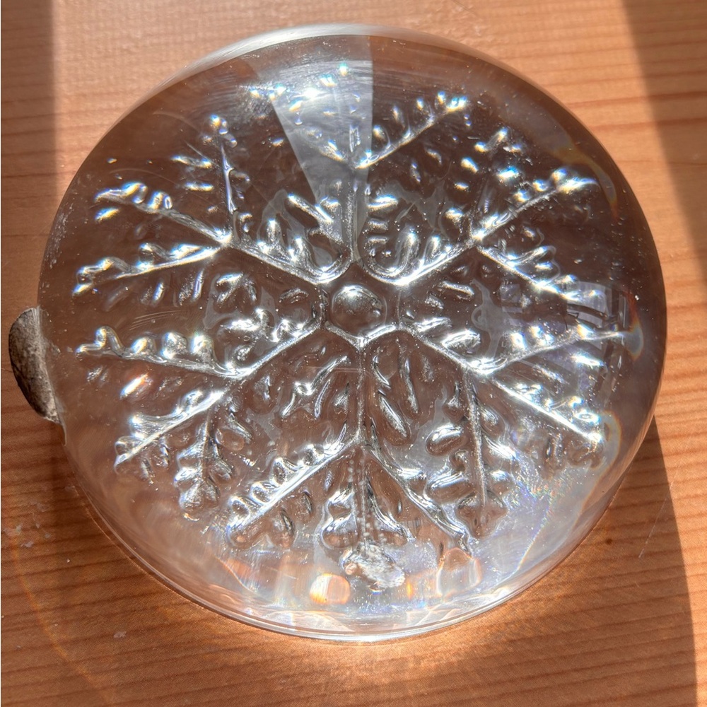 Crystal Snowflake Paperweight Dome - France - Picture 3 of 7